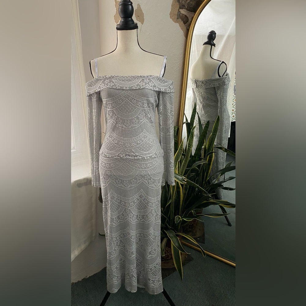 David’s Bridal Silver Shimmery Lace Dress Size 4